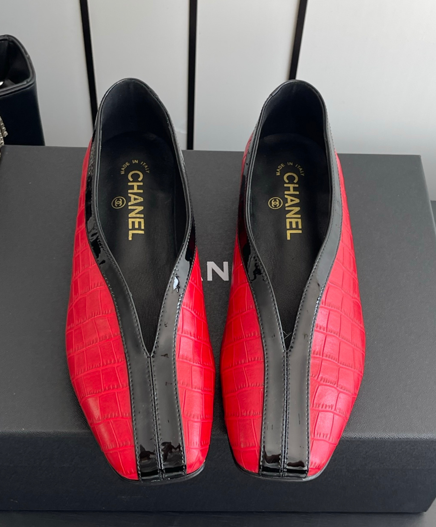 V-Cut Flat