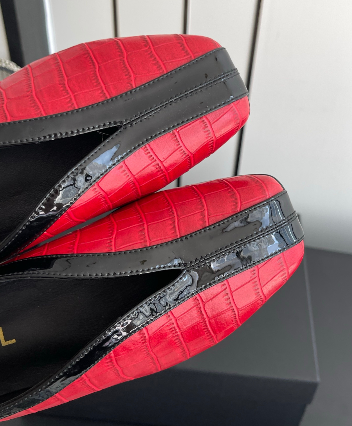 V-Cut Flat