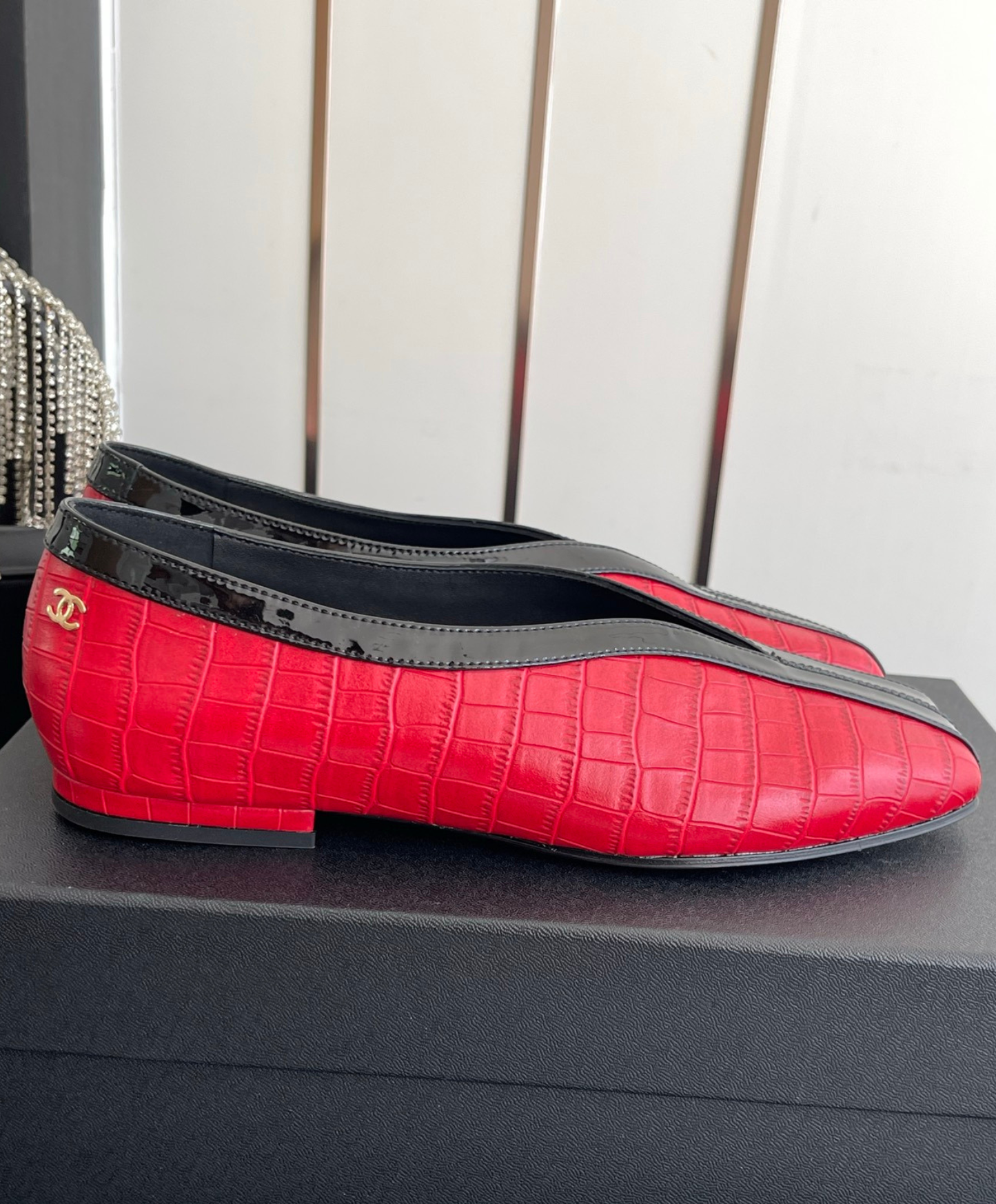V-Cut Flat