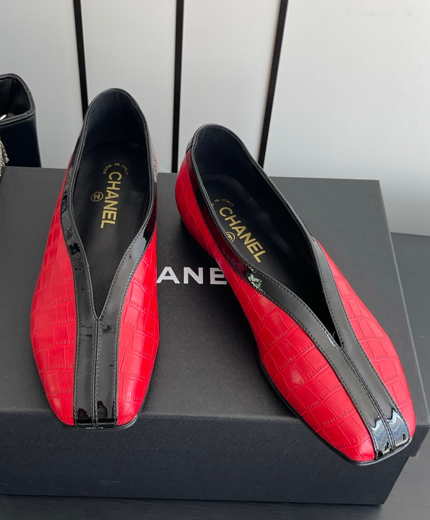 V-Cut Flat