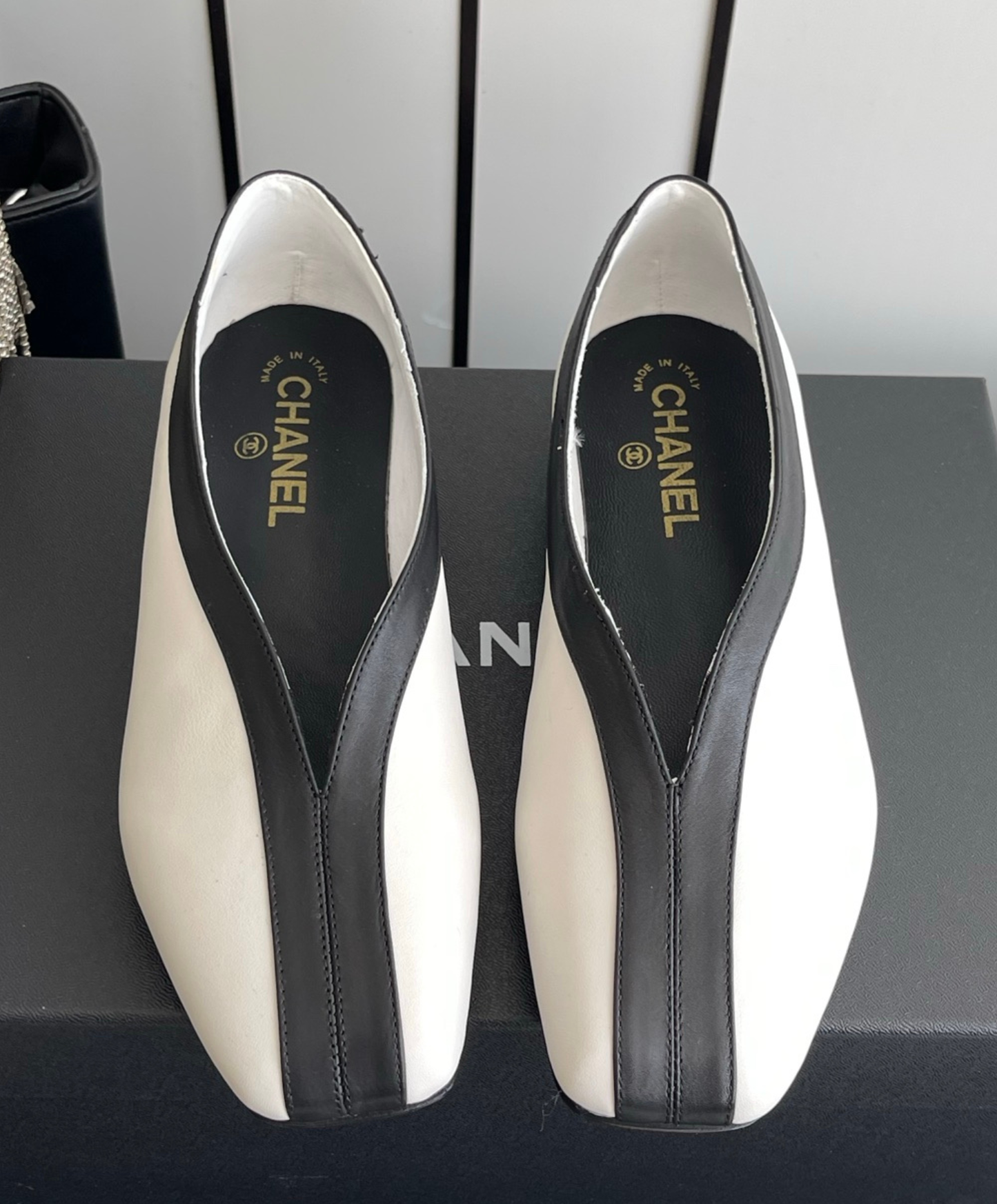 V-Cut Flat