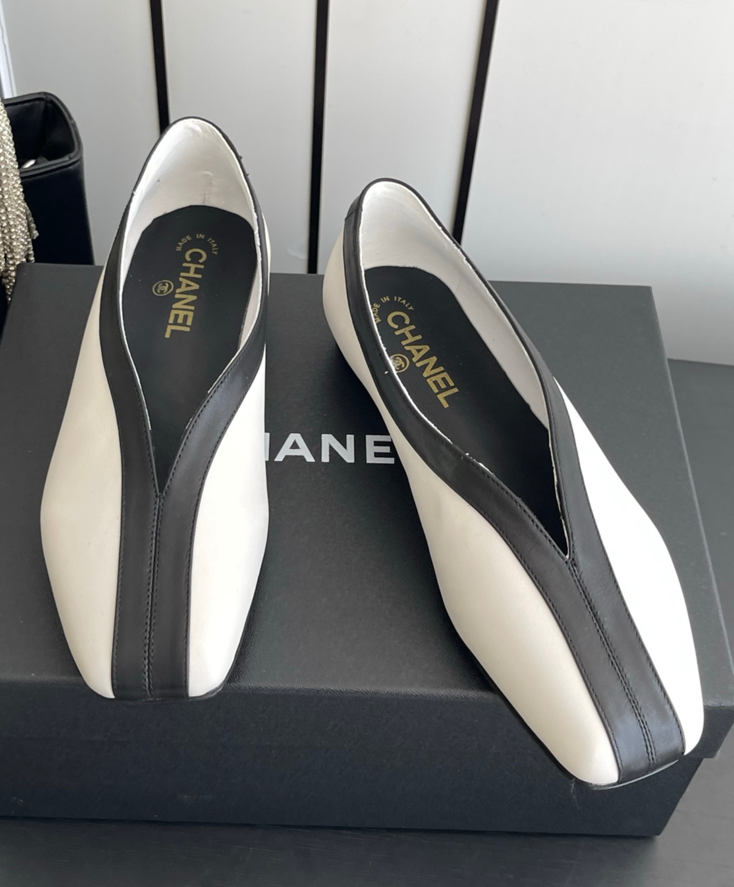 V-Cut Flat