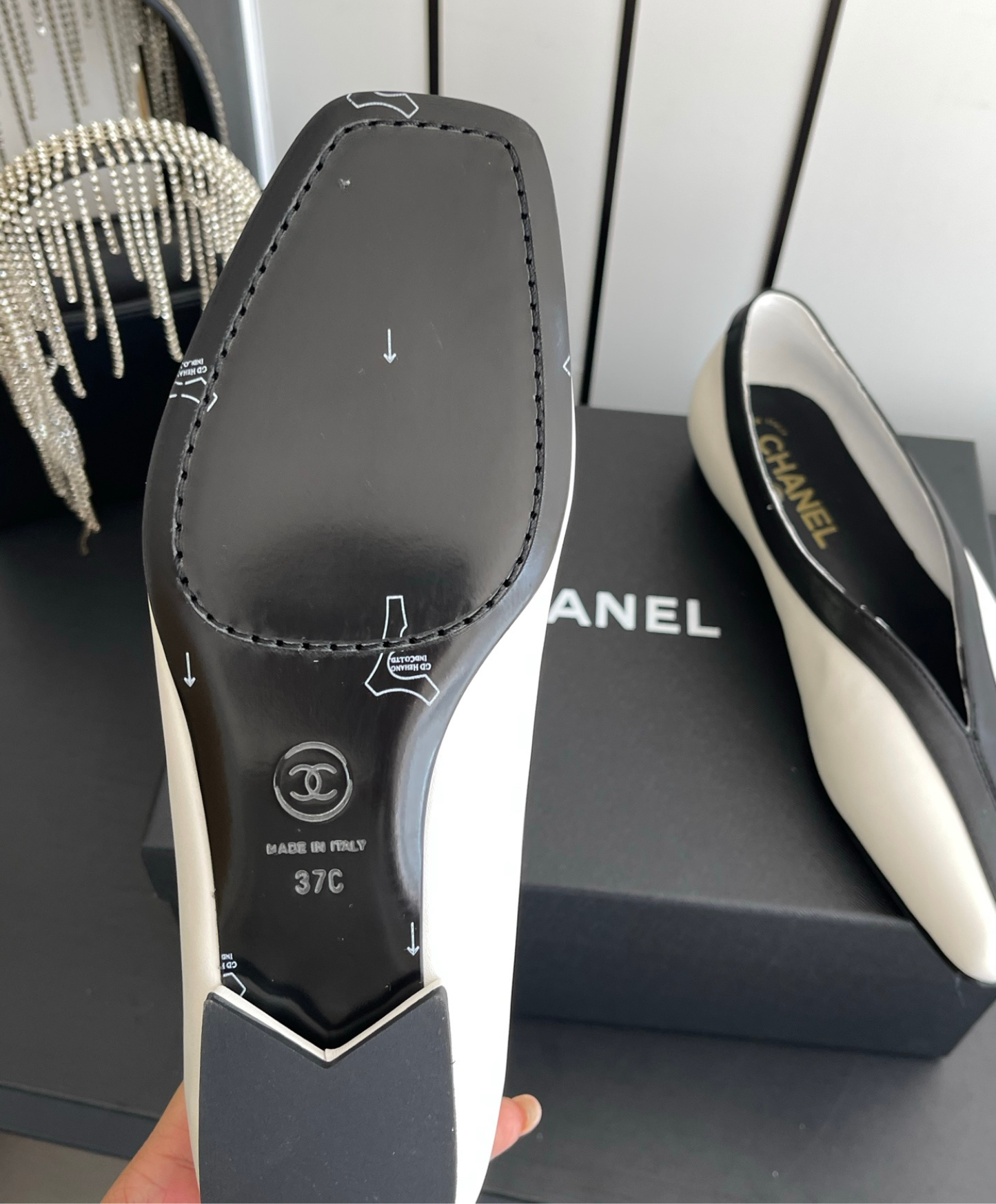 V-Cut Flat