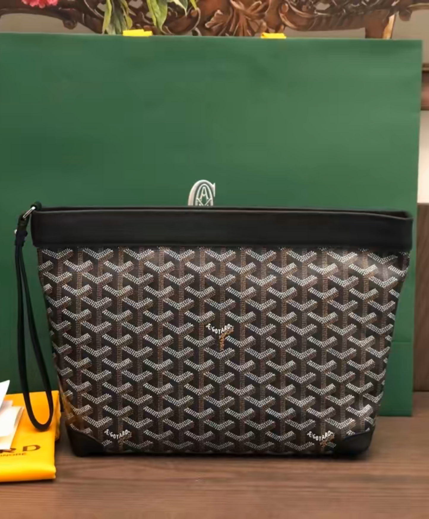 Conti Pouch
