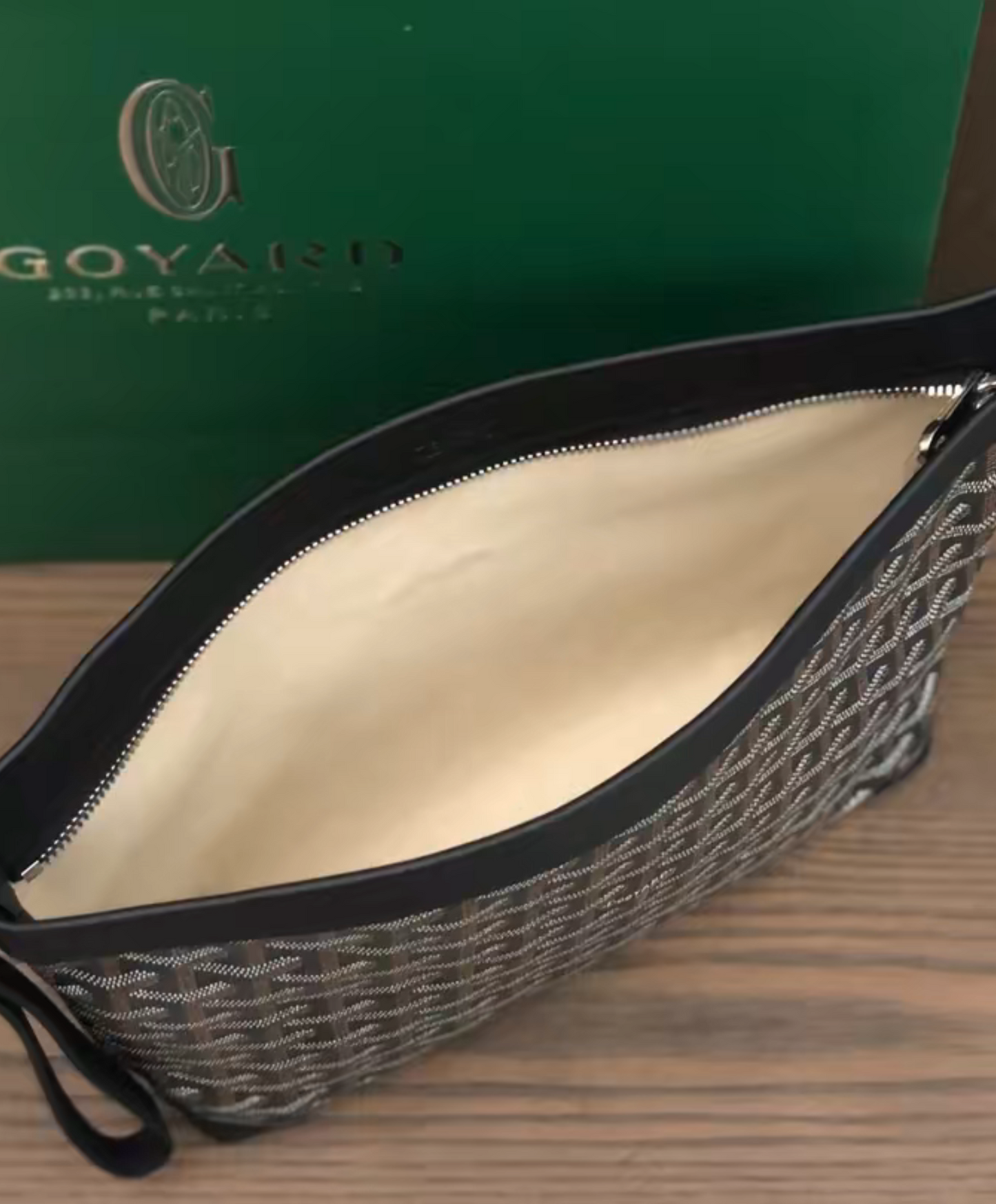 Conti Pouch