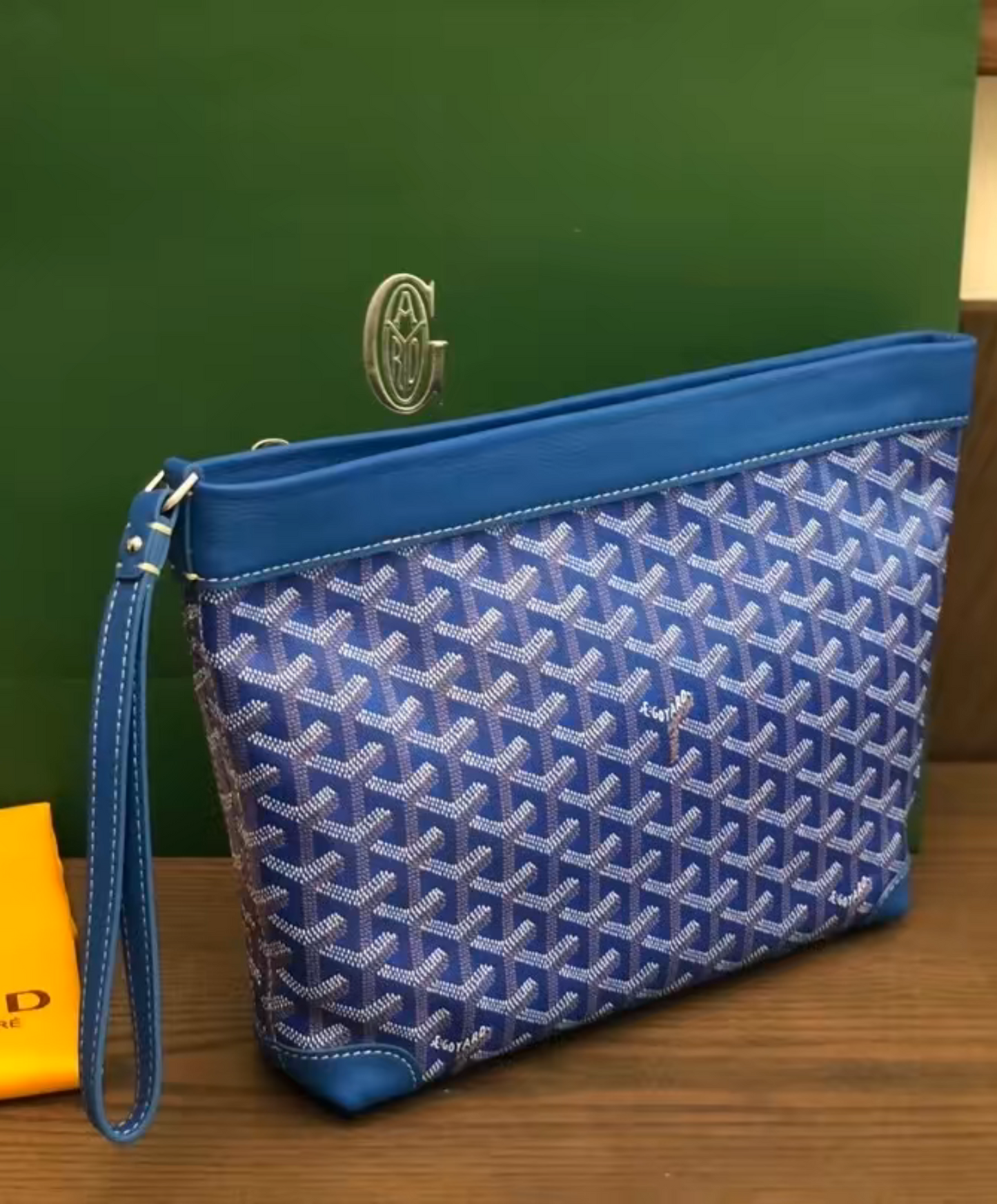 Conti Pouch