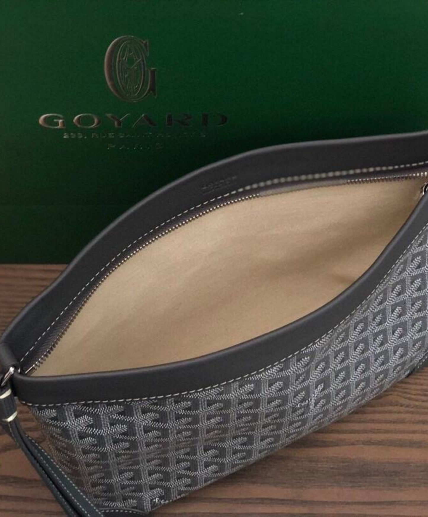 Conti Pouch