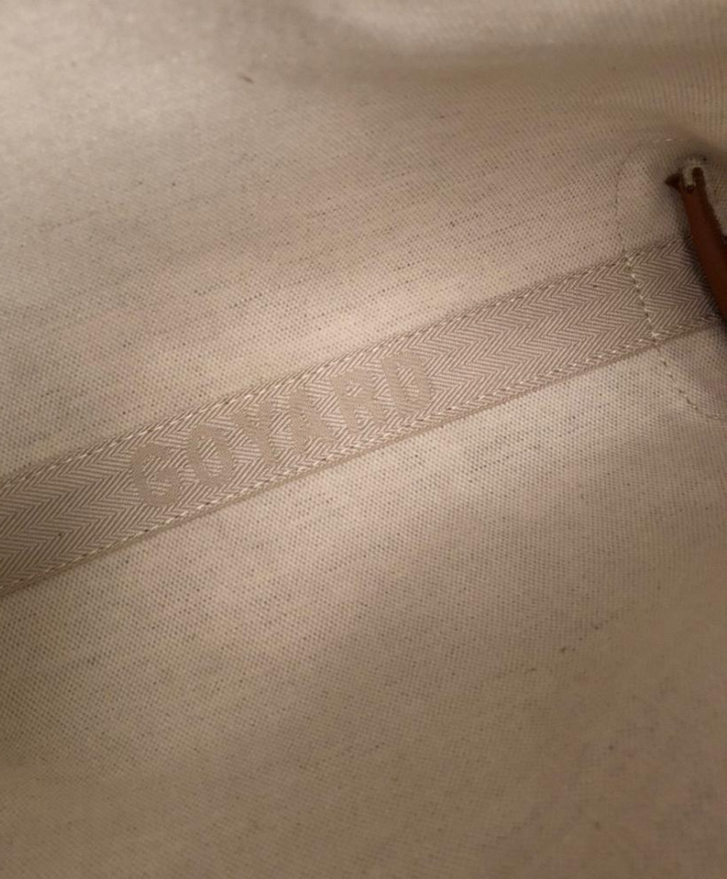 Conti Pouch
