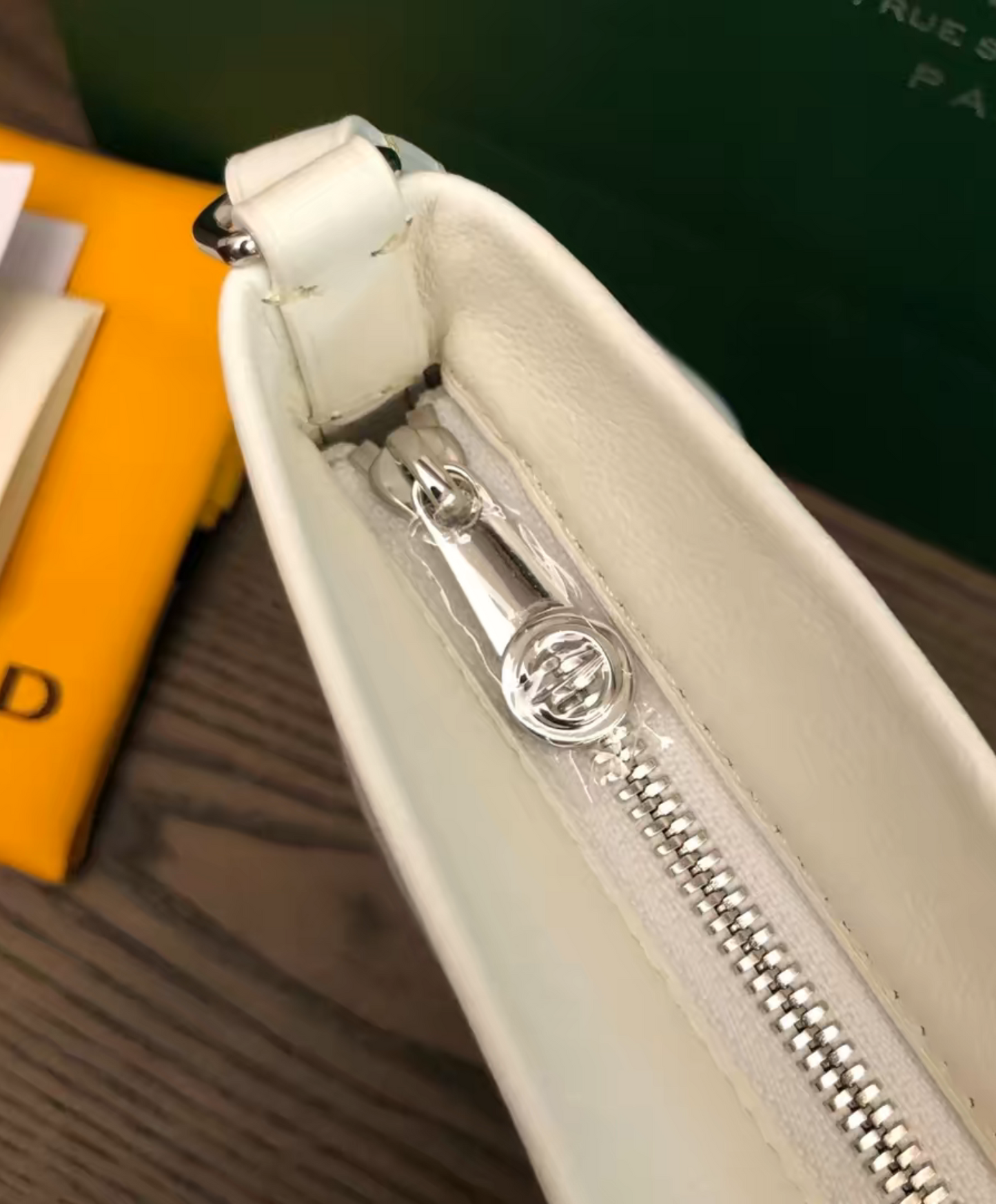 Conti Pouch