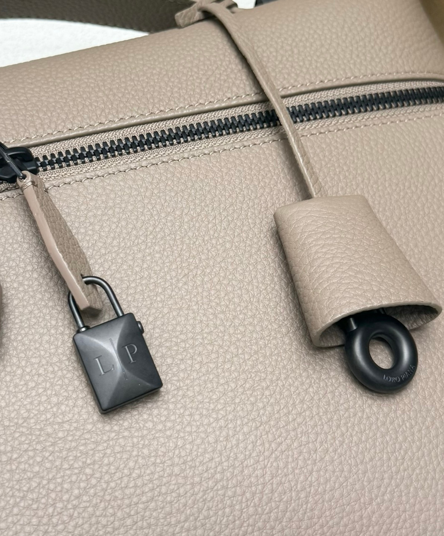 Extra Messenger Bag L33
