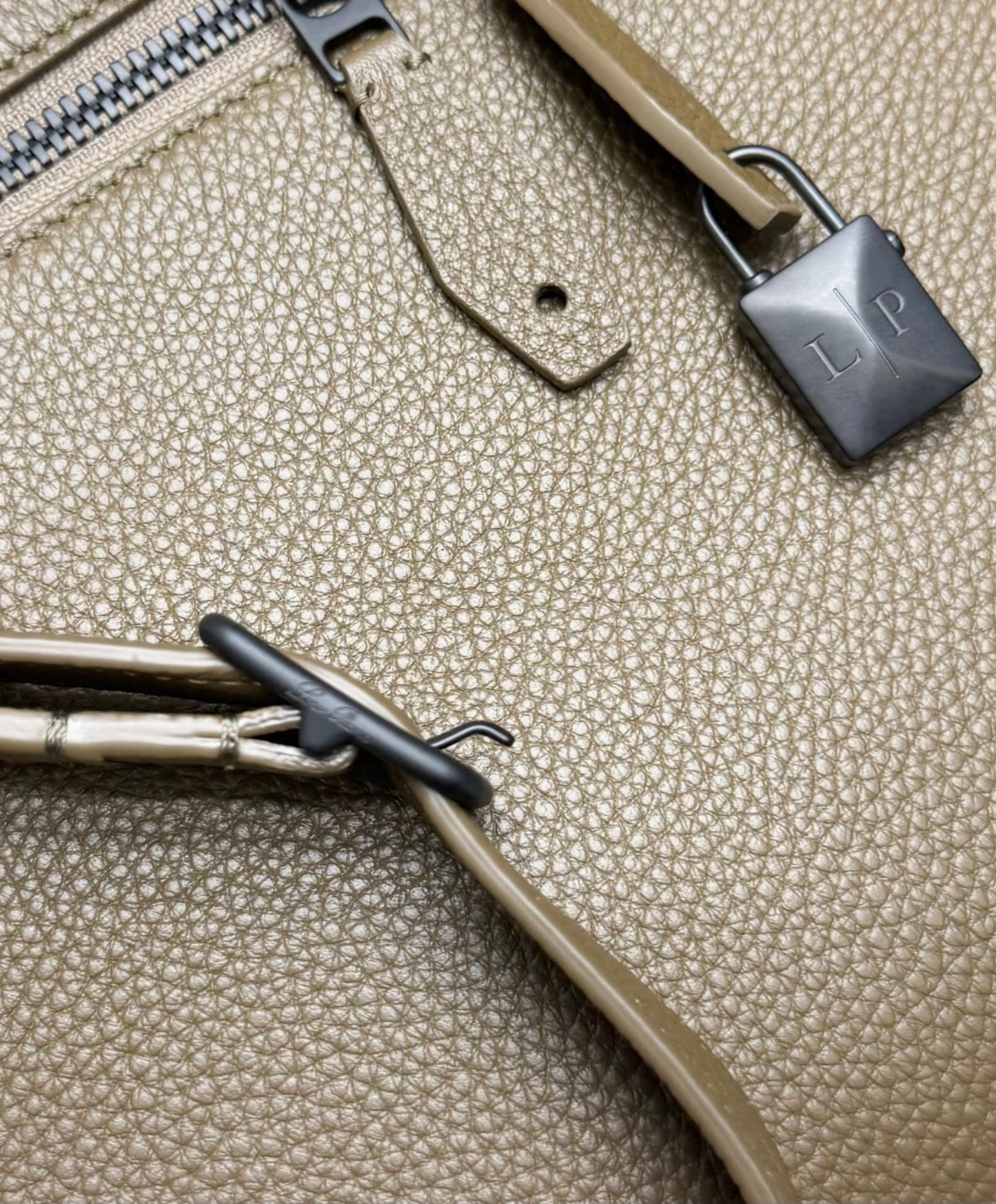 Extra Messenger Bag L33