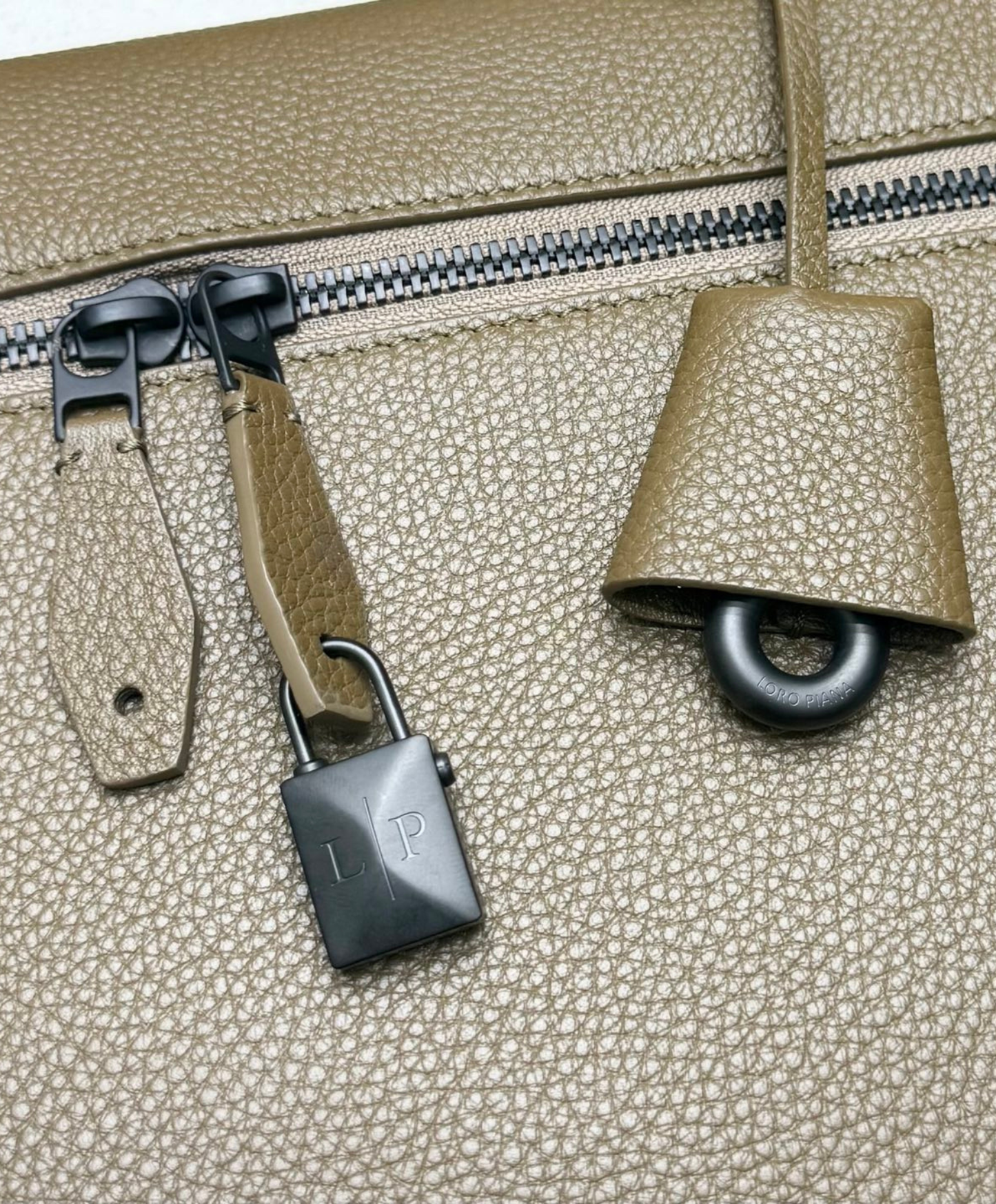 Extra Messenger Bag L33