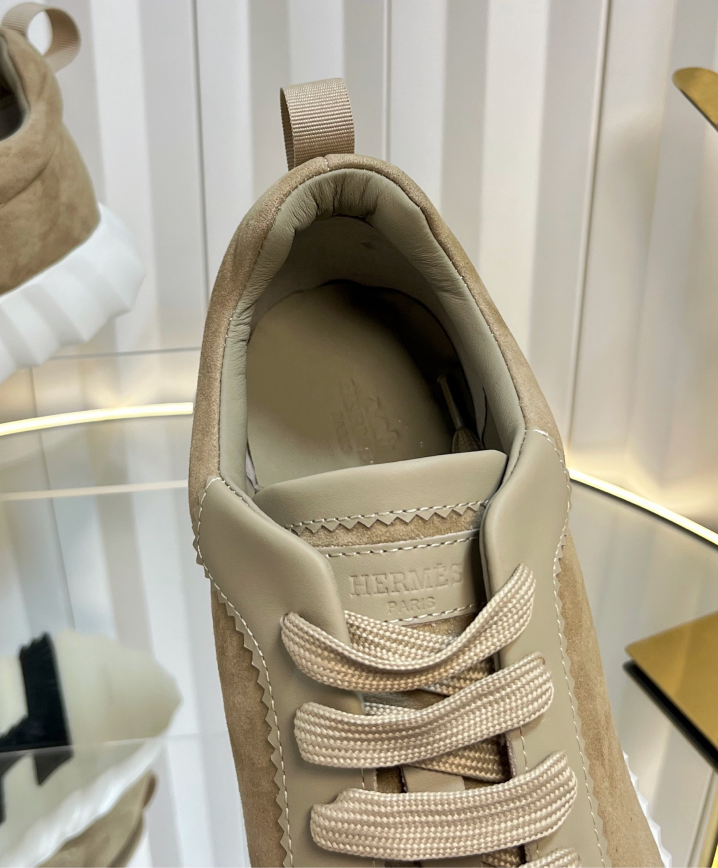 Bouncing Sneaker