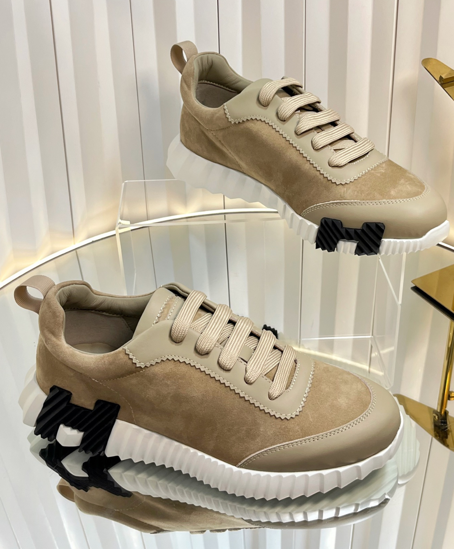 Bouncing Sneaker