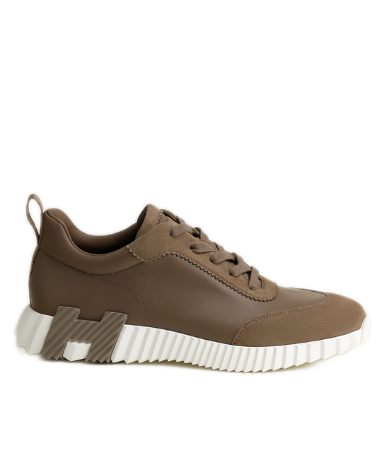 Bouncing Sneaker