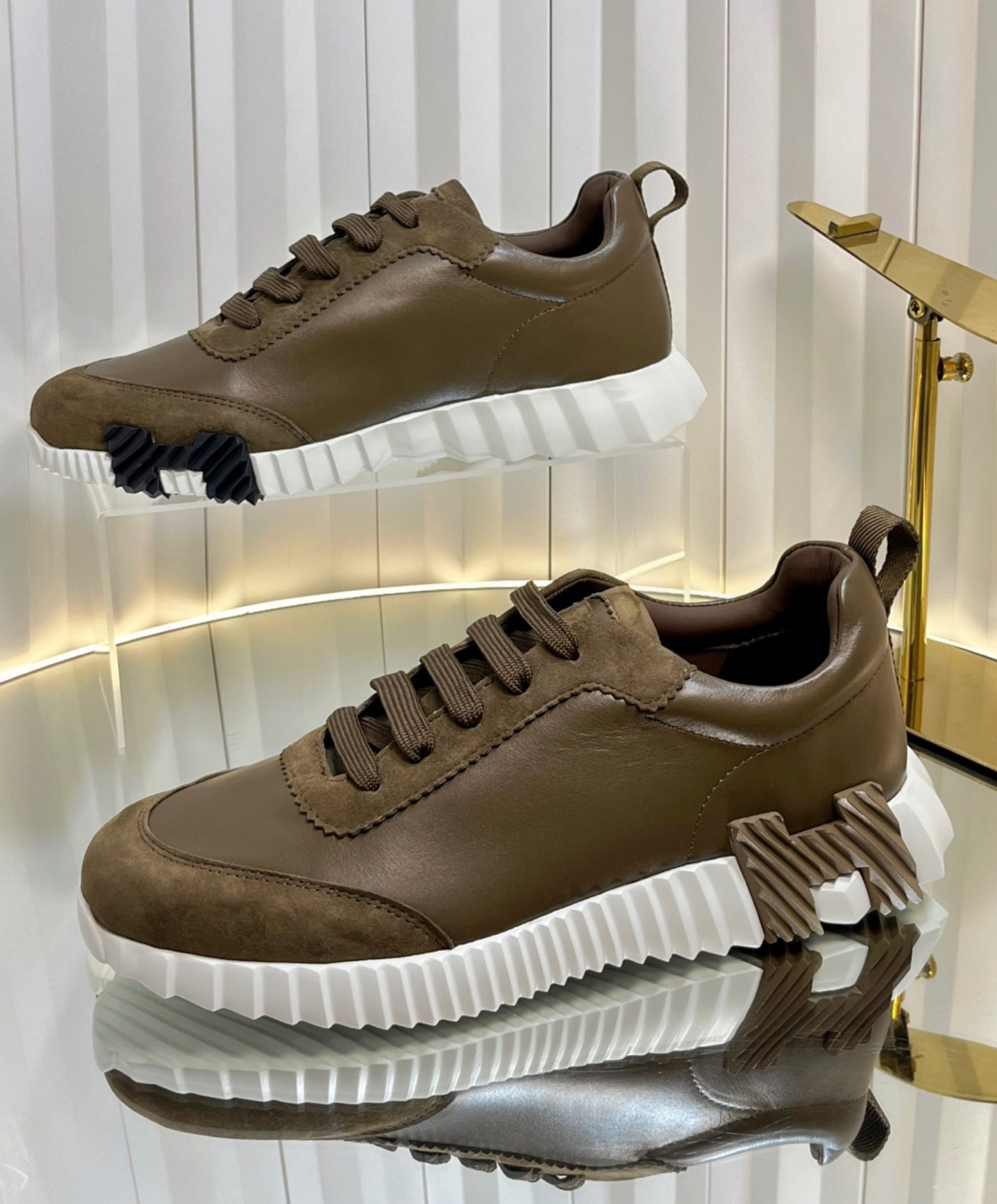 Bouncing Sneaker