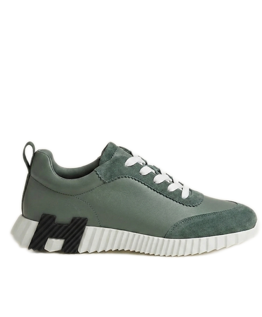 Bouncing Sneaker
