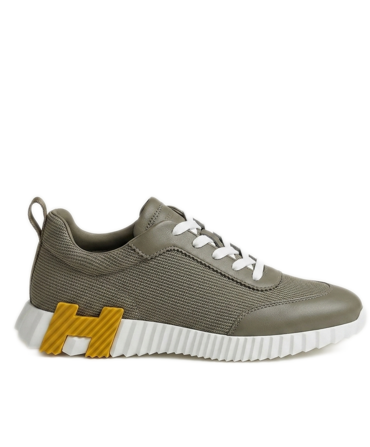 Bouncing Sneaker