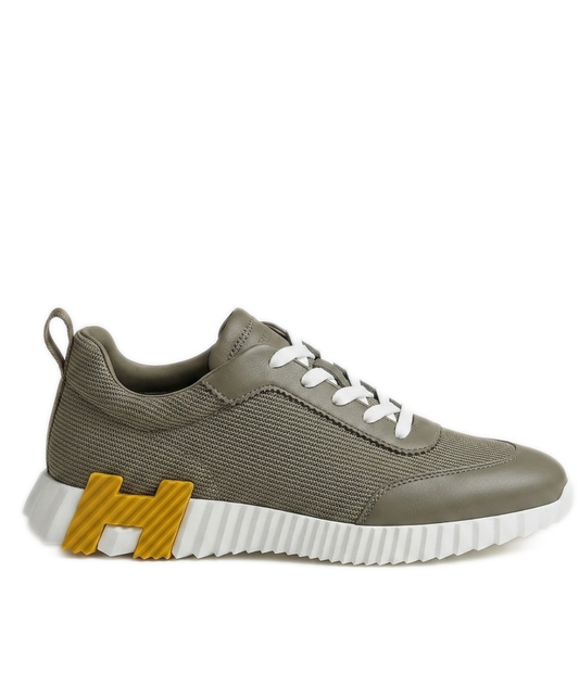 Bouncing Sneaker