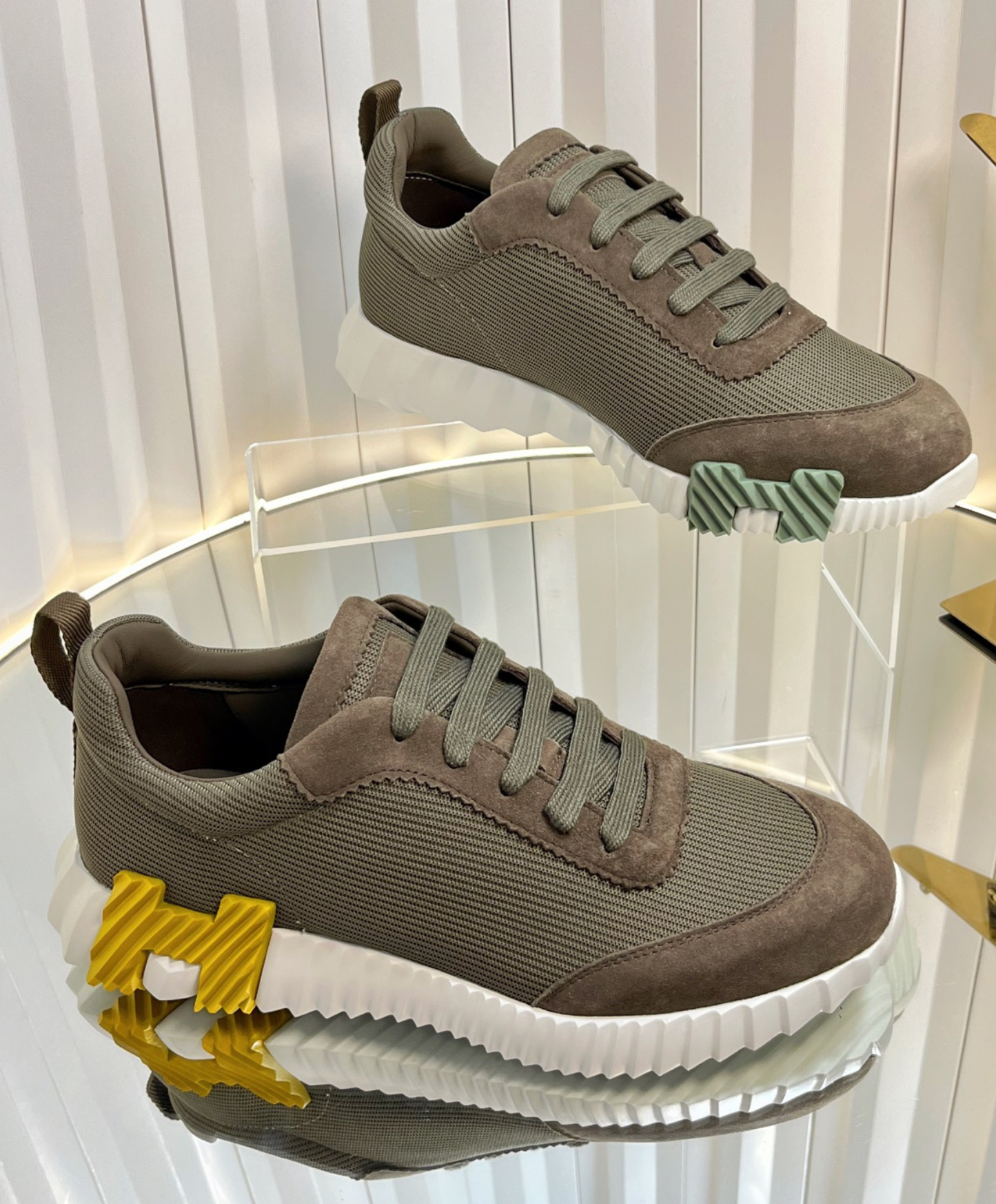 Bouncing Sneaker