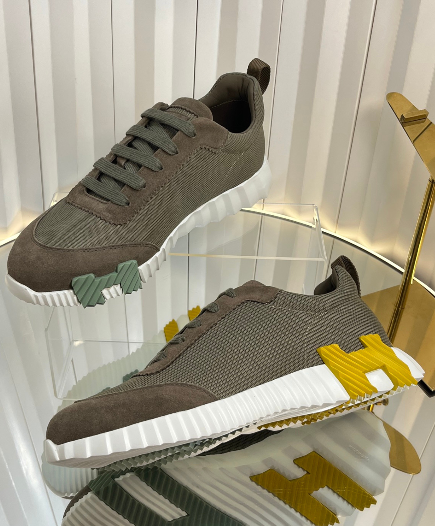 Bouncing Sneaker