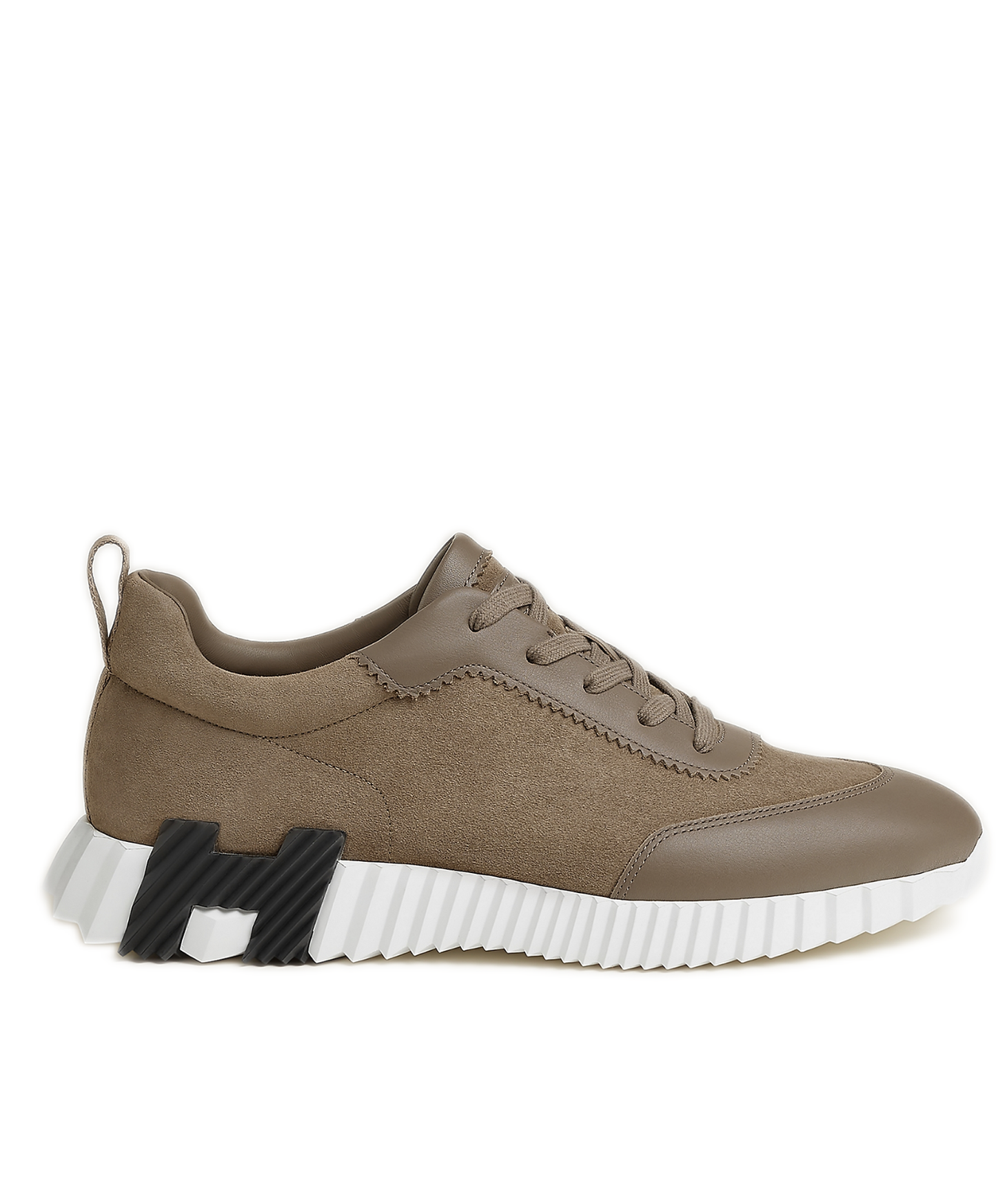 Bouncing Sneaker