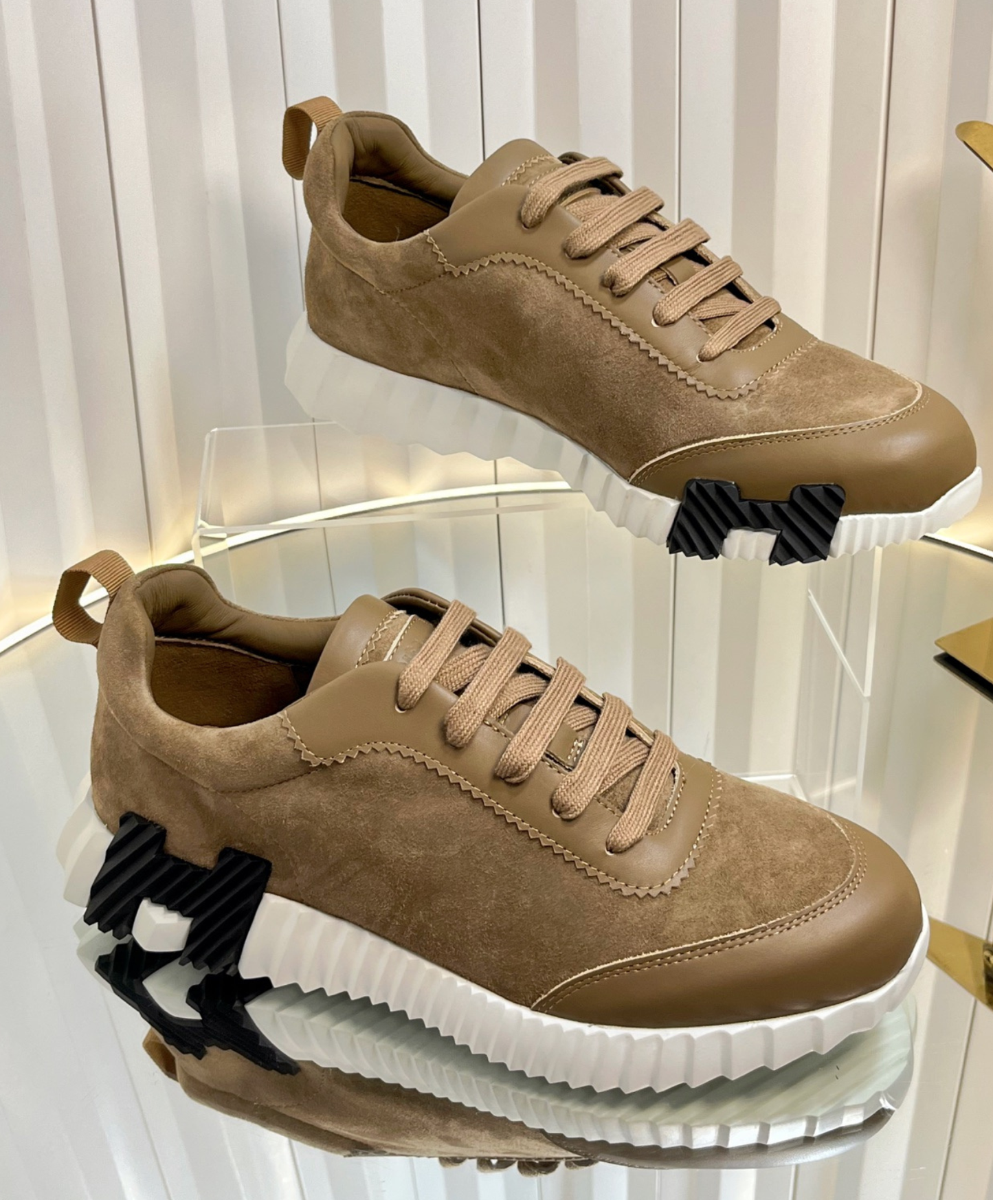 Bouncing Sneaker