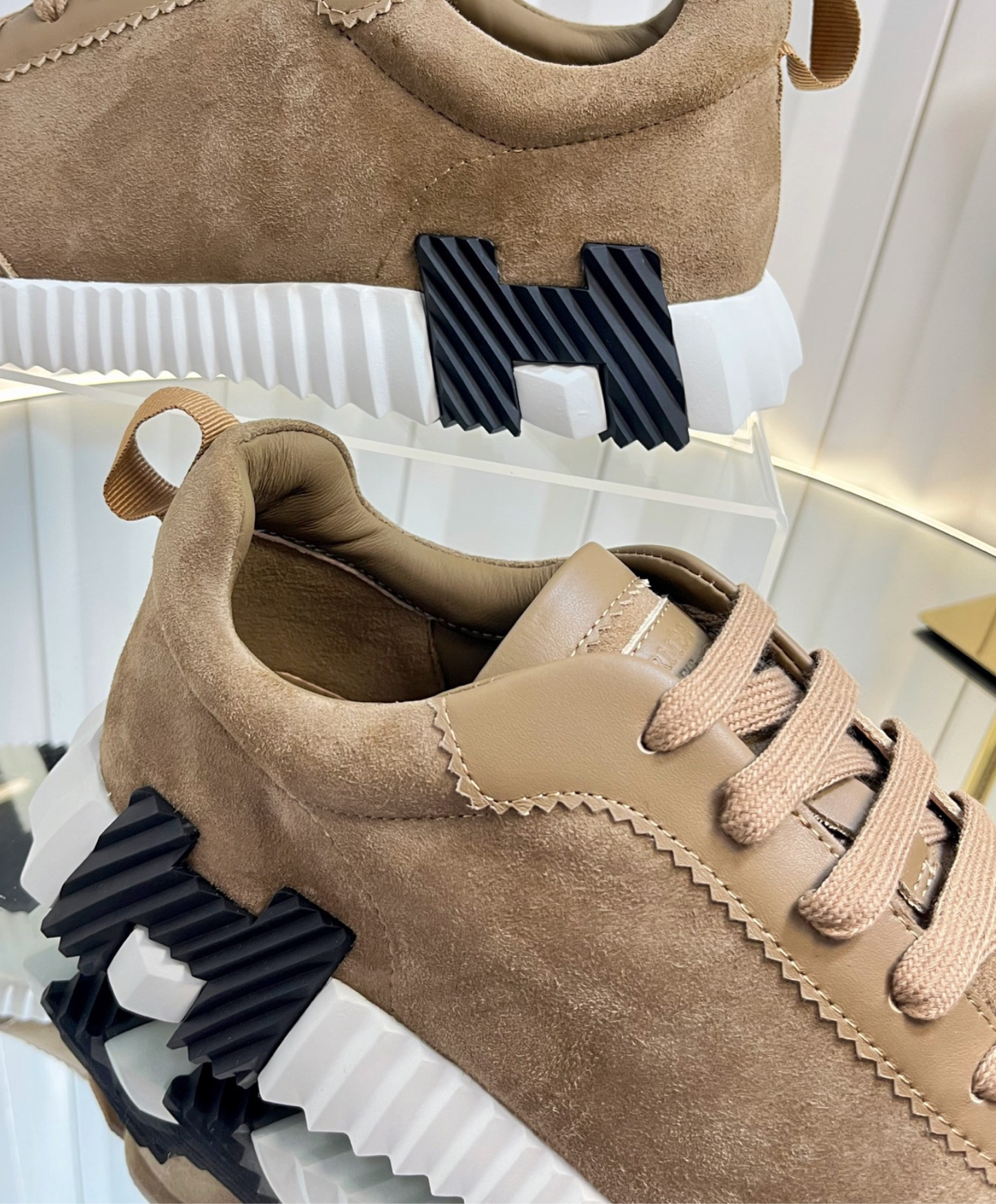 Bouncing Sneaker