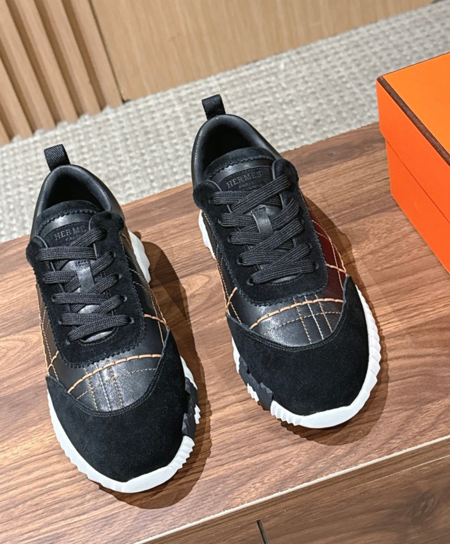 Bouncing Sneaker