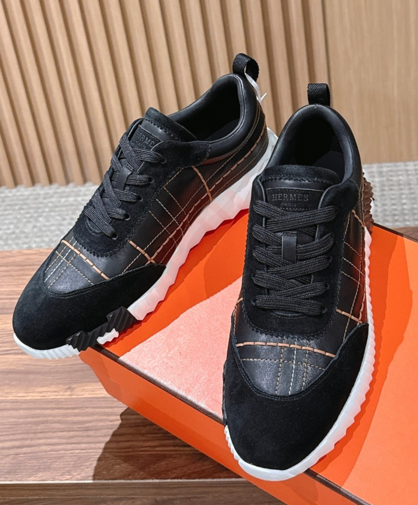 Bouncing Sneaker