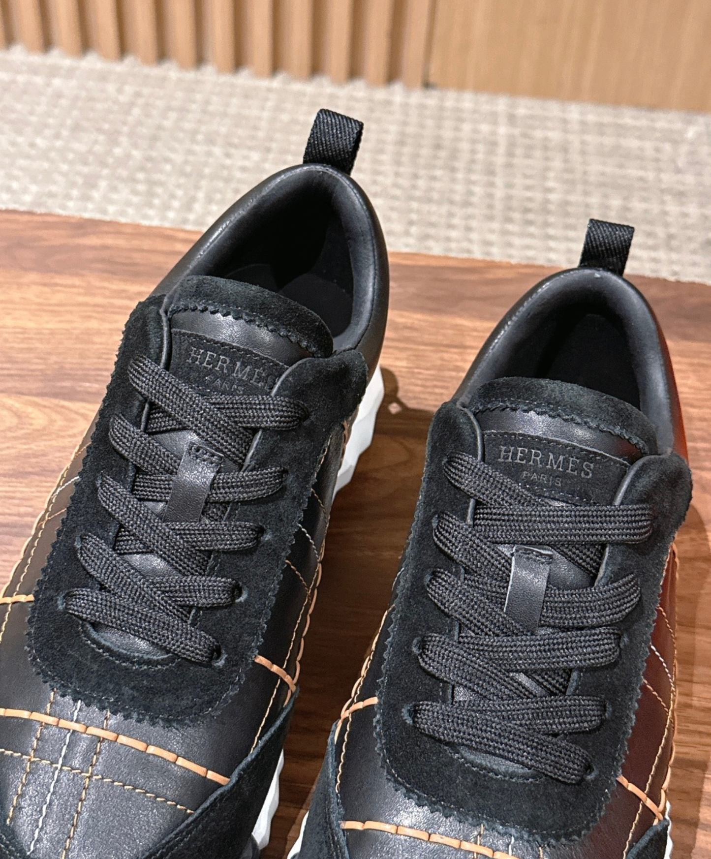 Bouncing Sneaker