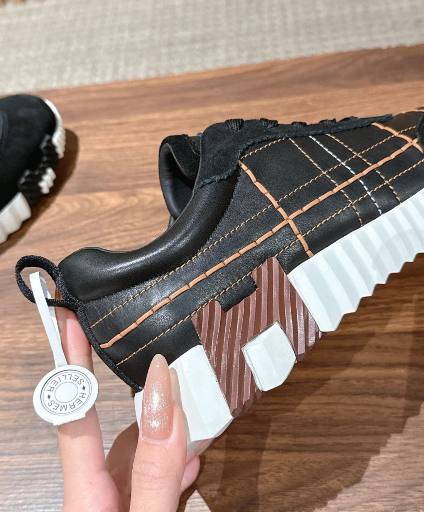 Bouncing Sneaker