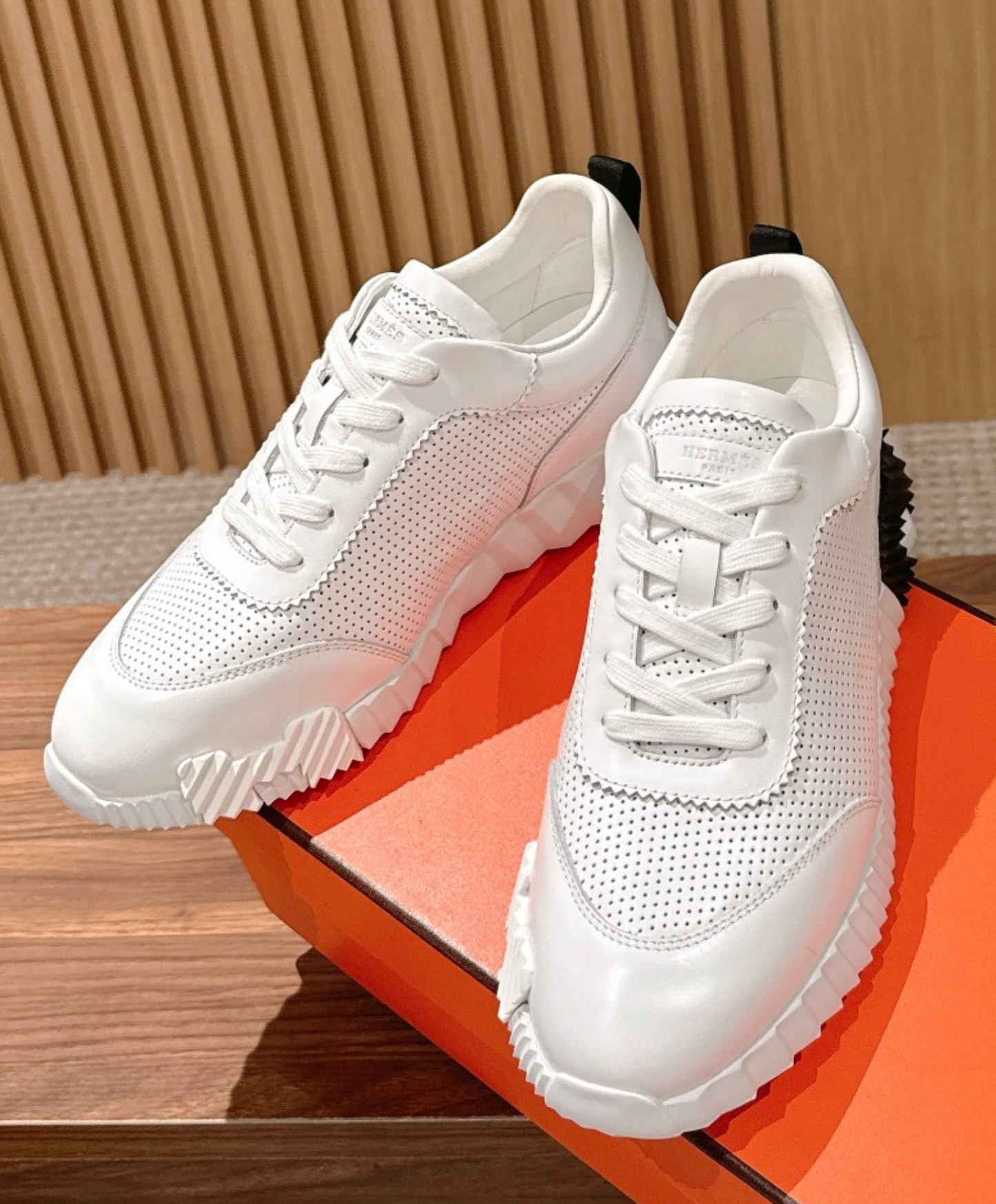 Bouncing Sneaker