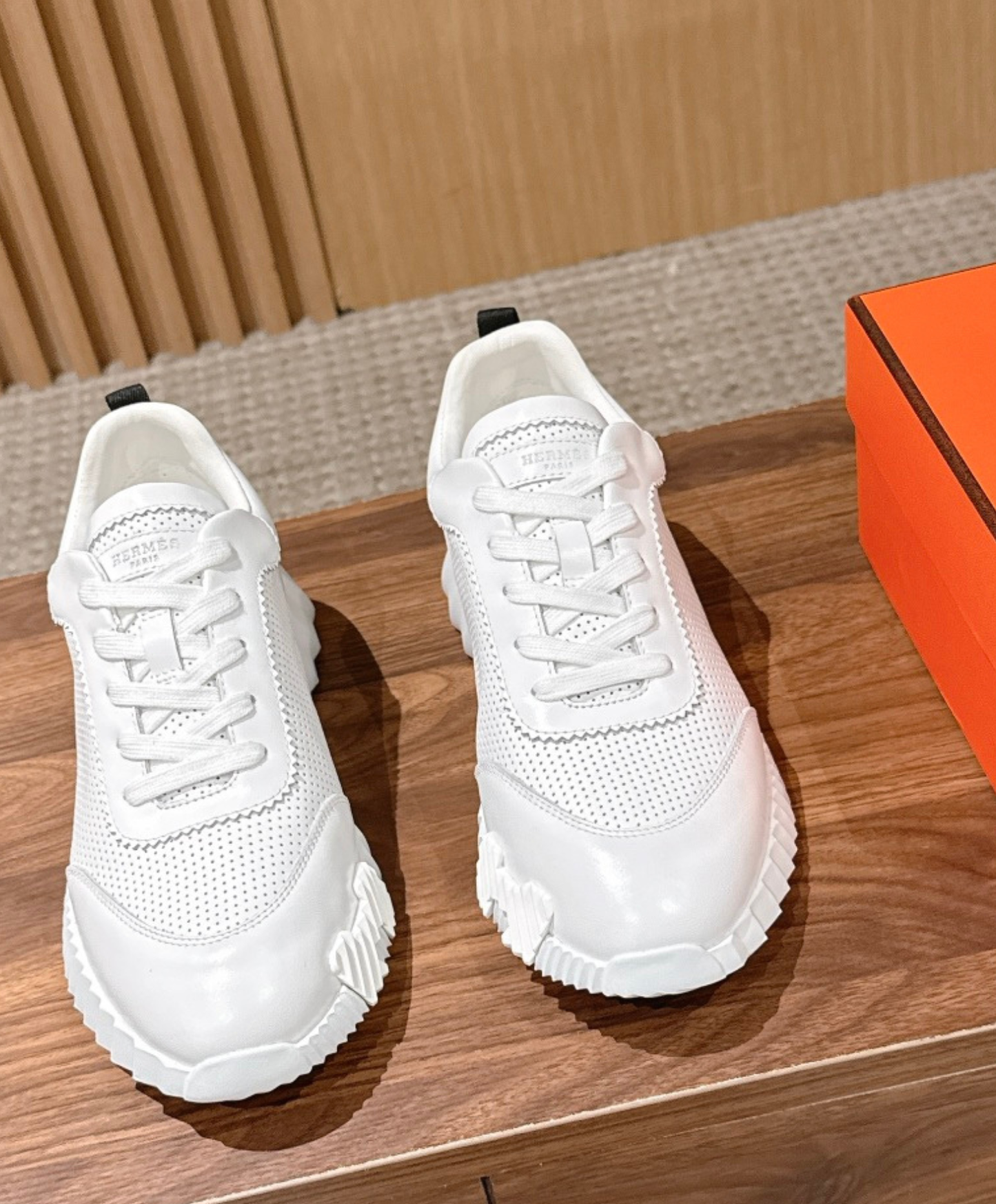 Bouncing Sneaker