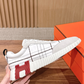 Bouncing Sneaker