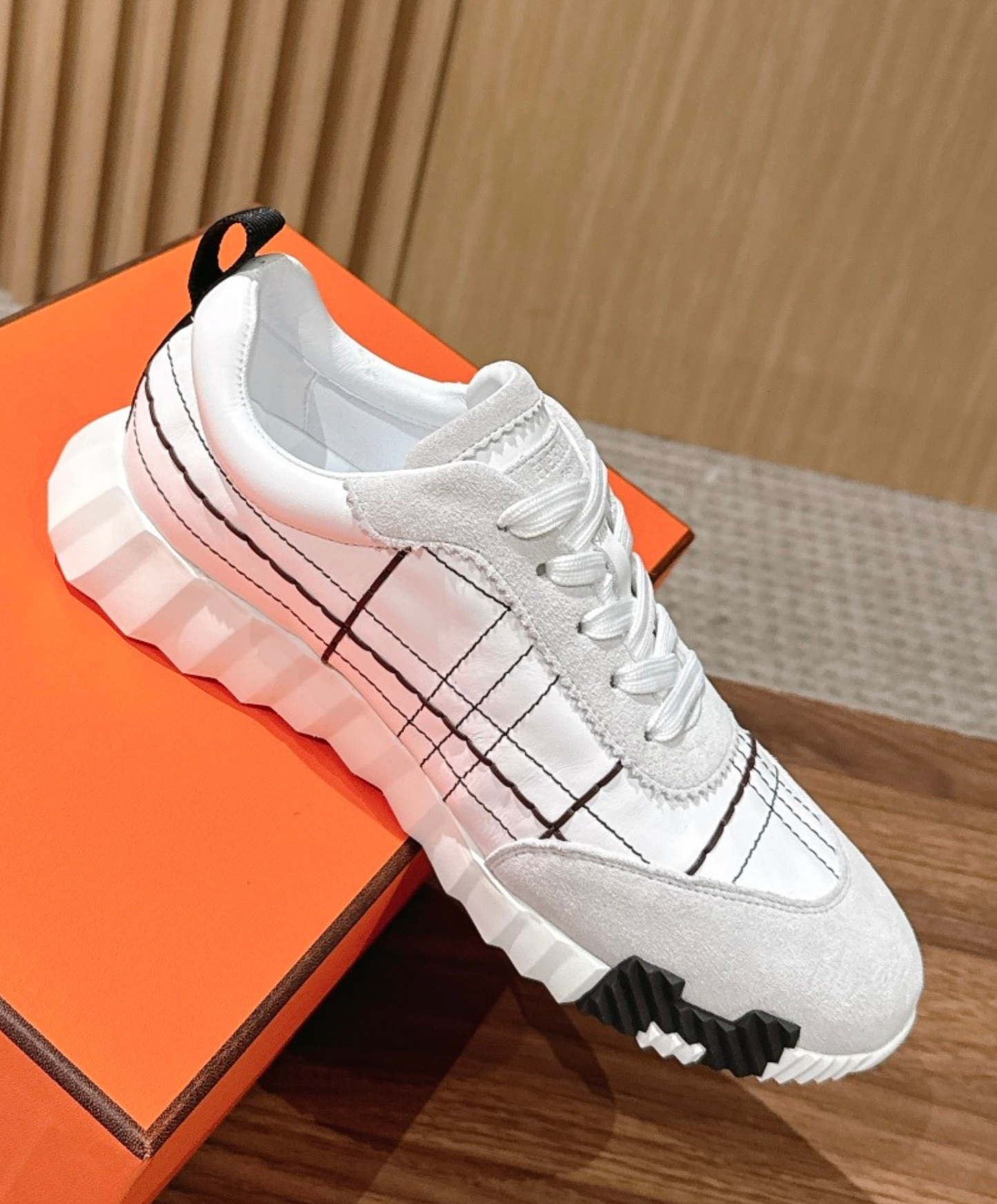 Bouncing Sneaker