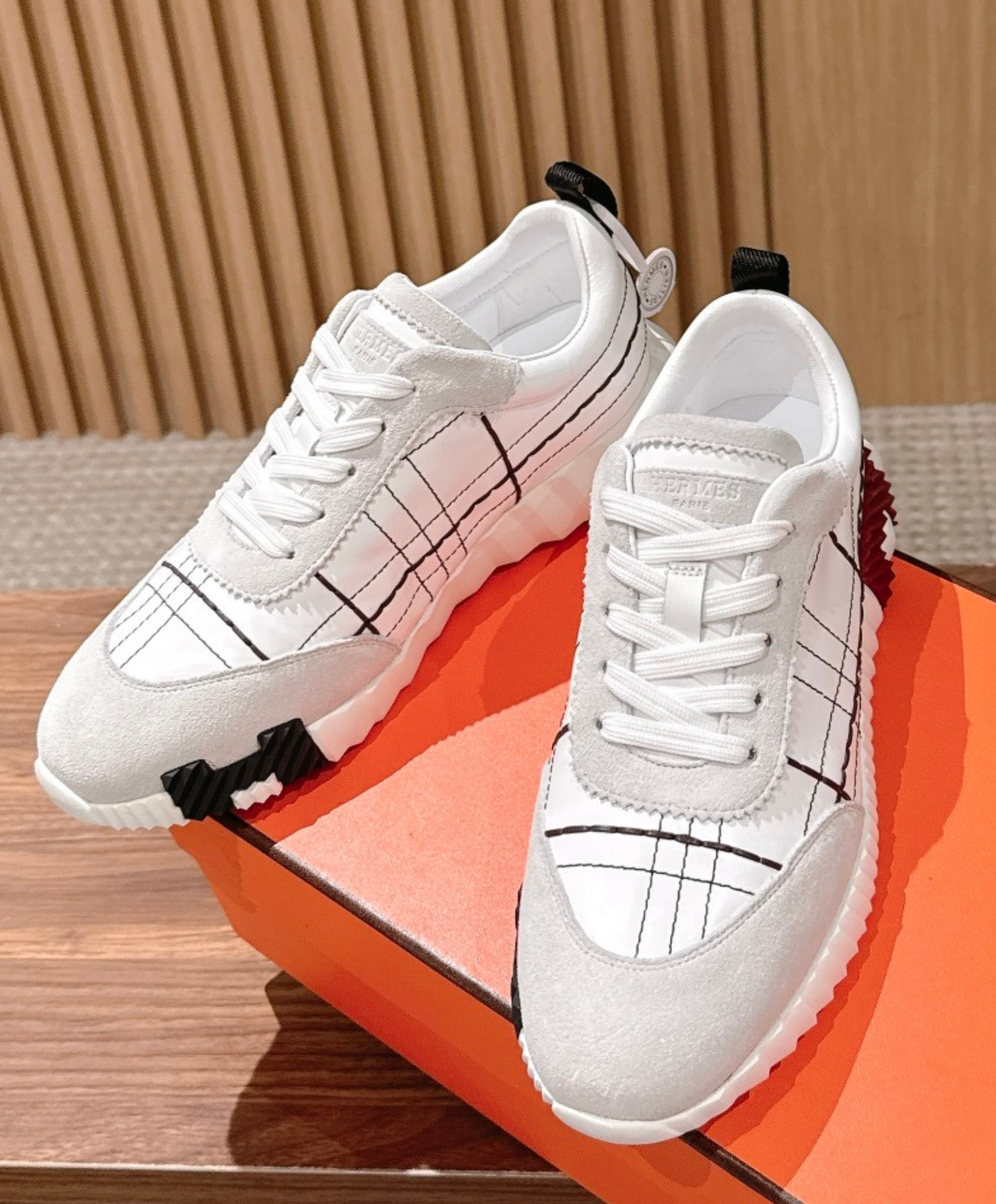 Bouncing Sneaker