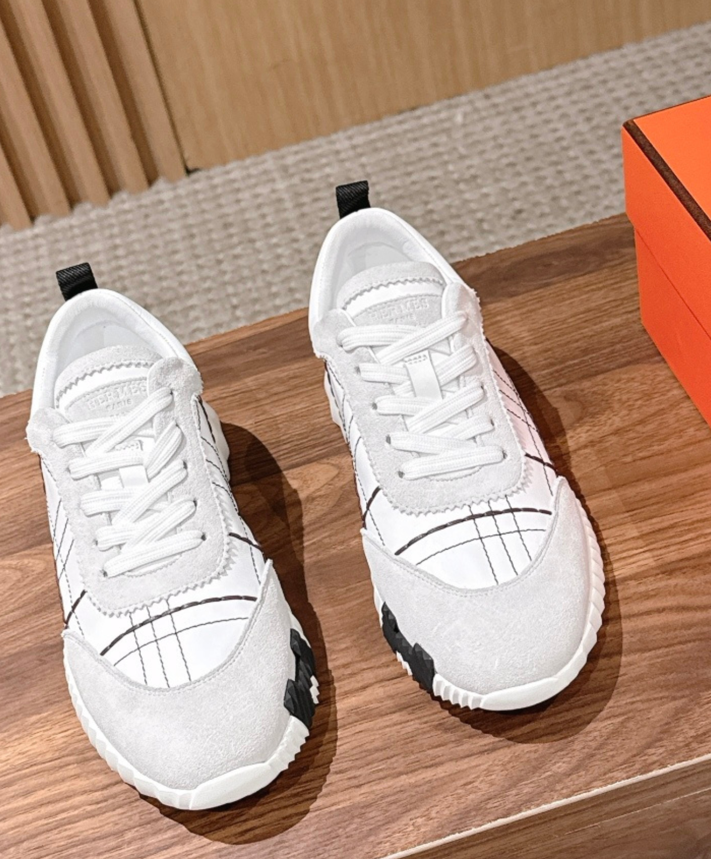 Bouncing Sneaker