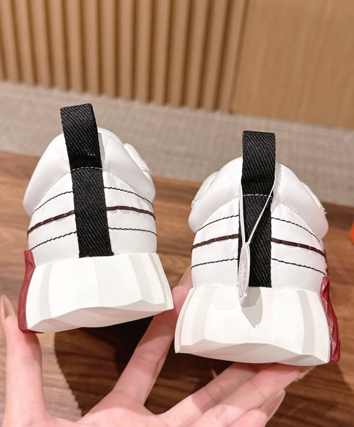 Bouncing Sneaker