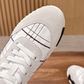 Bouncing Sneaker