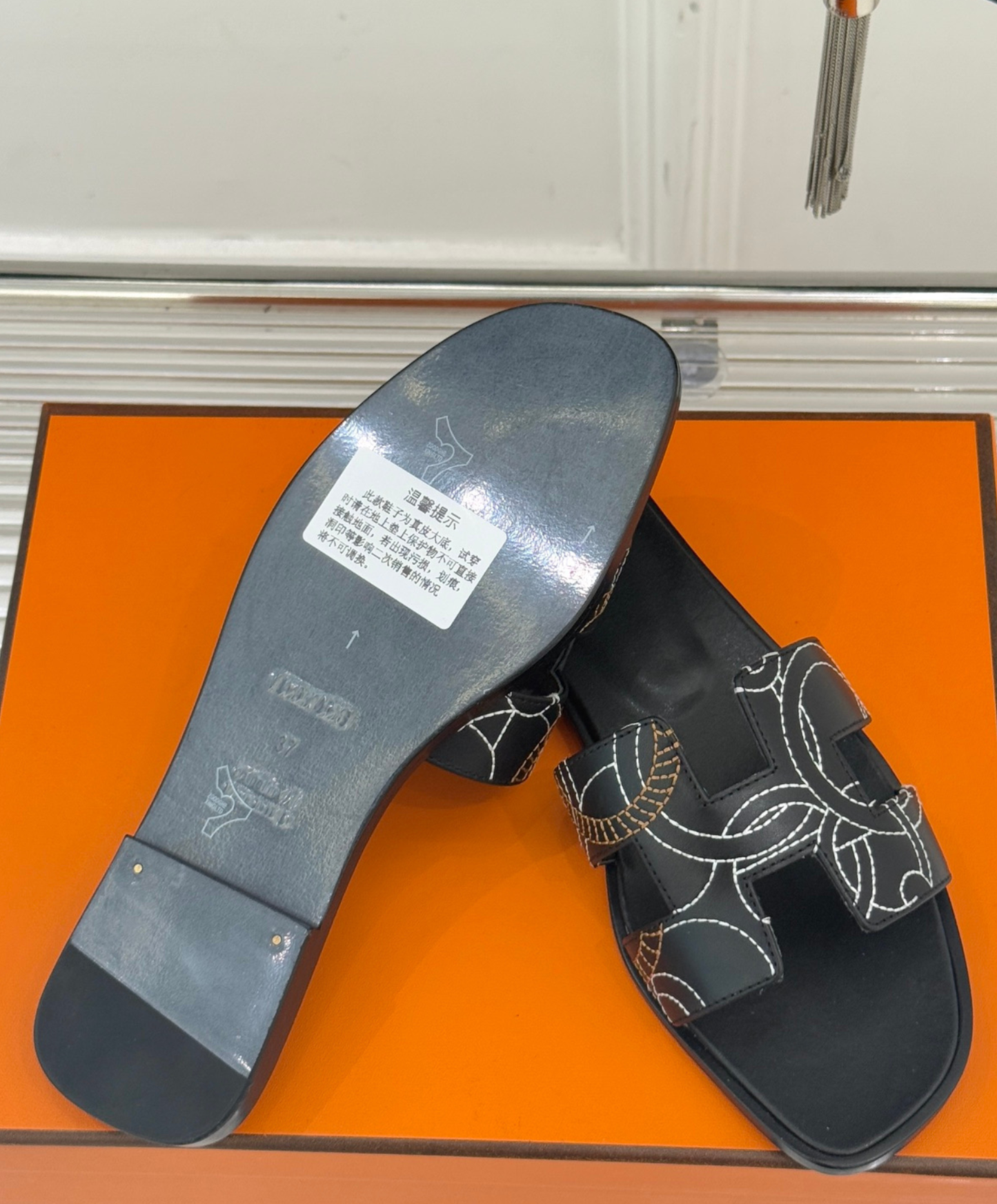 Oran sandal