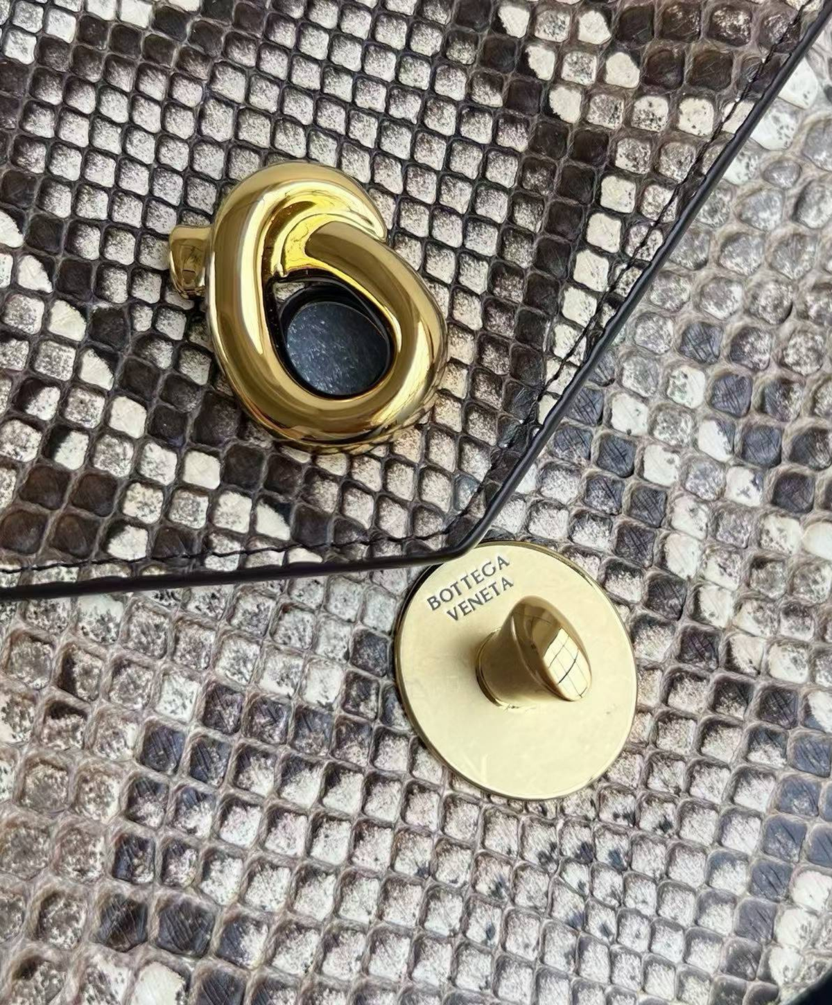 Knot Lock Hand Bag