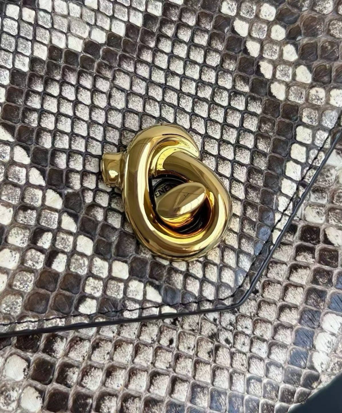 Knot Lock Hand Bag