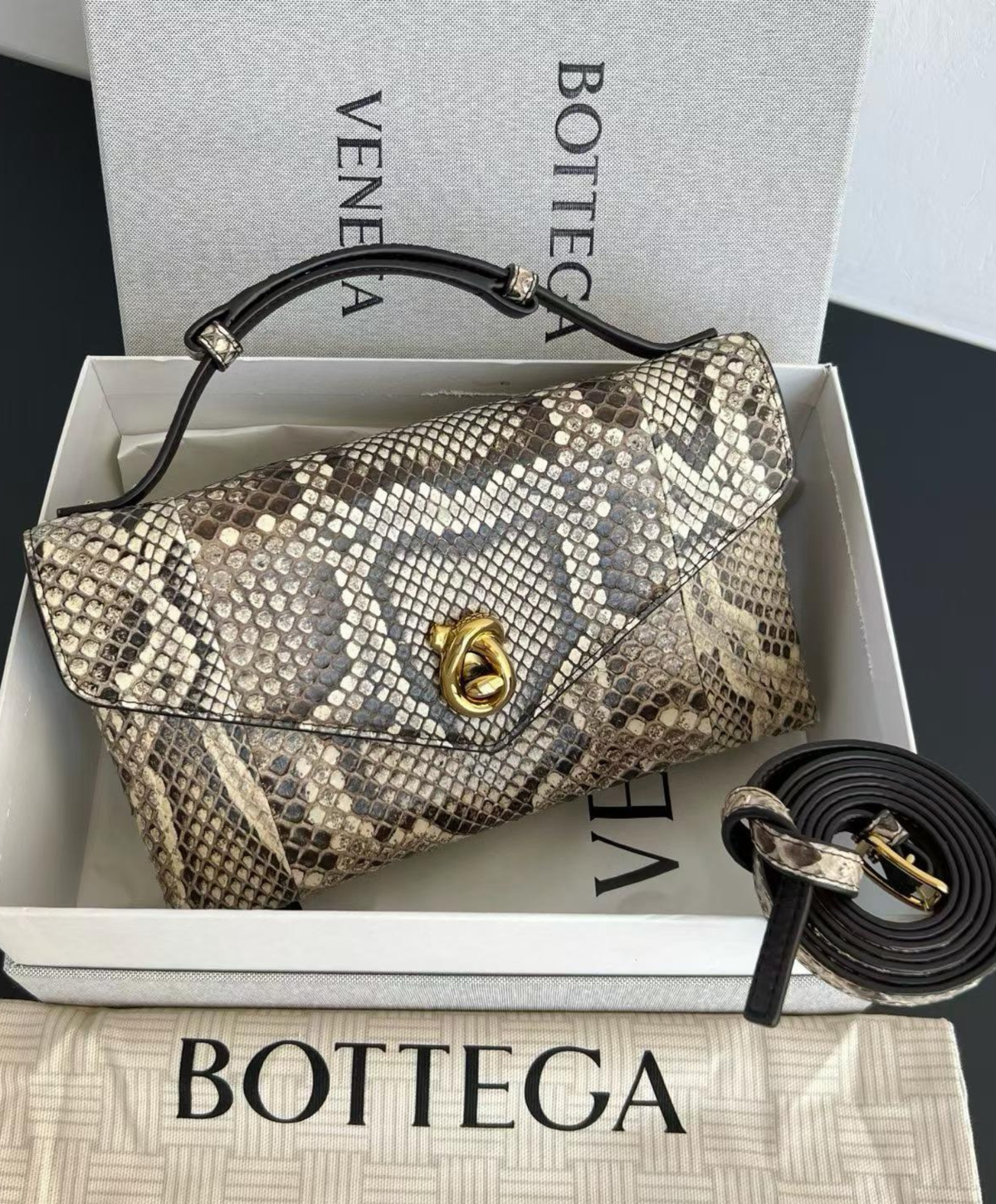 Knot Lock Hand Bag