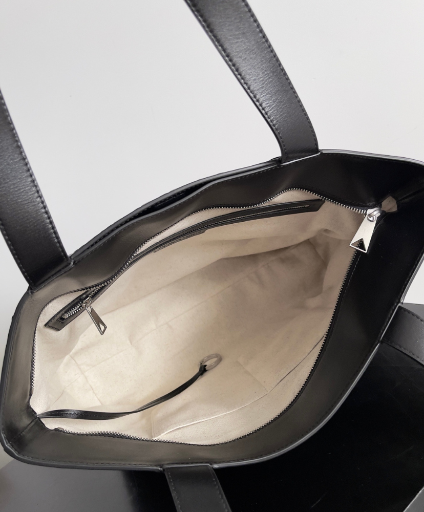 Large Intrecciato Zipped Tote