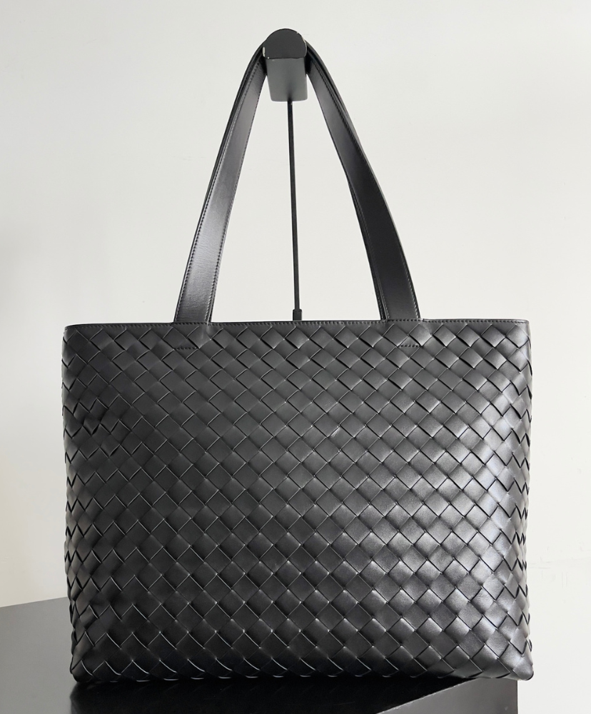 Large Intrecciato Zipped Tote