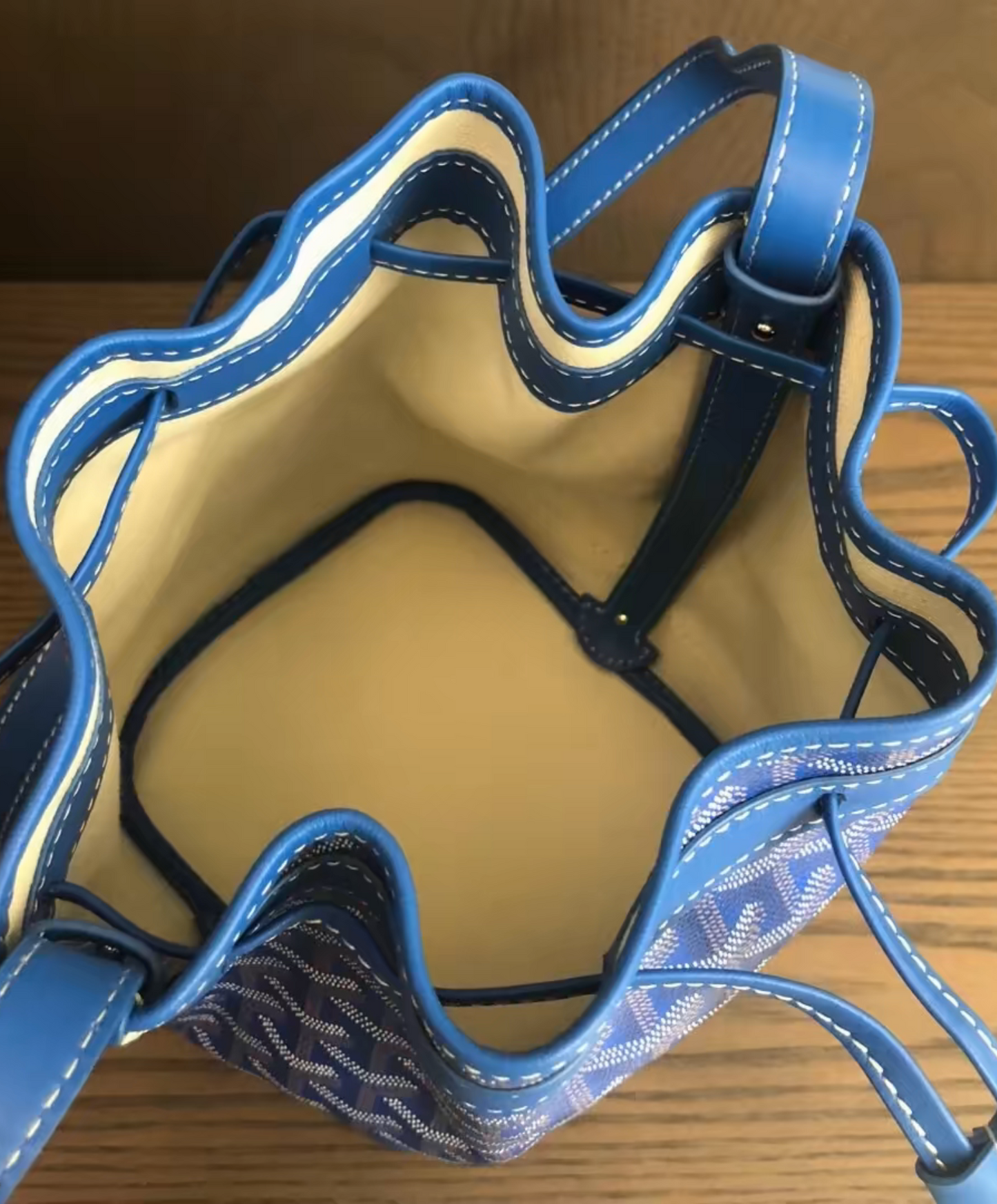 Petit Flot Bucket Bag