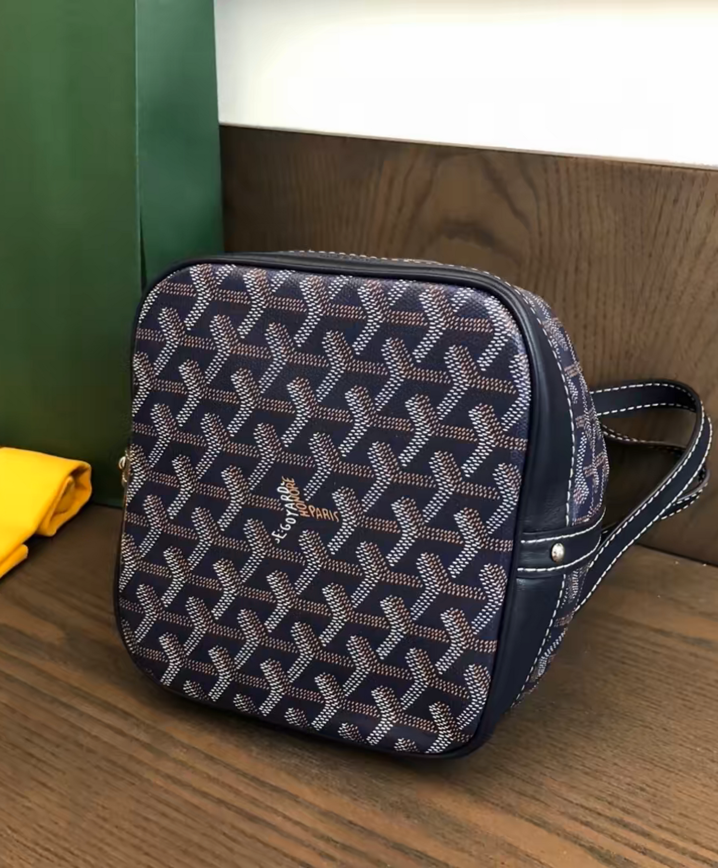 Petit Flot Bucket Bag