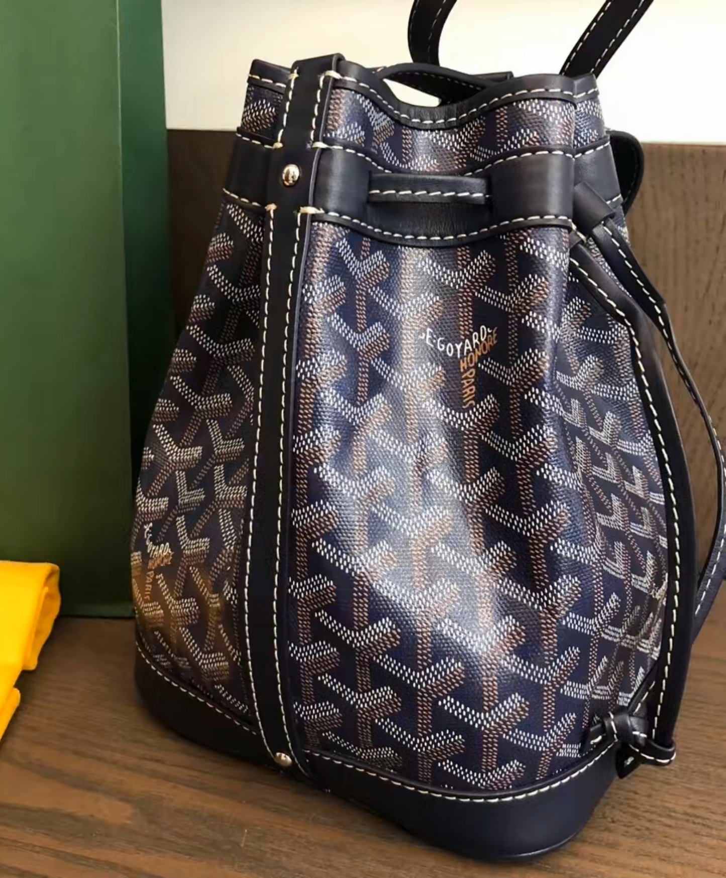 Petit Flot Bucket Bag