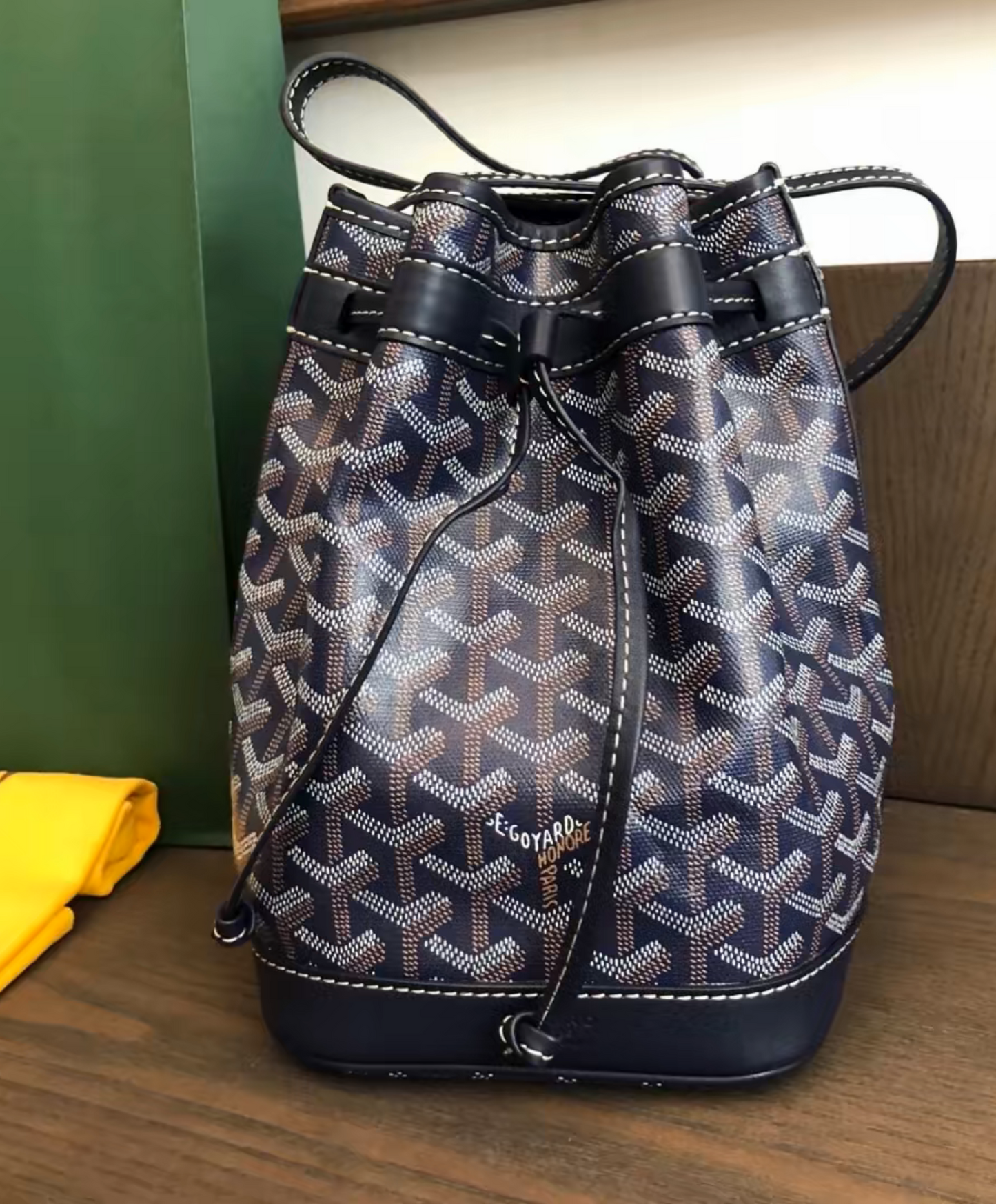 Petit Flot Bucket Bag